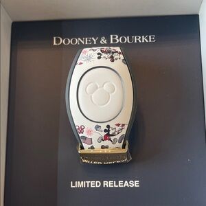 Dooney & Bourke 2021 Limited Release Mickie & Minnie Americana Magic Band.